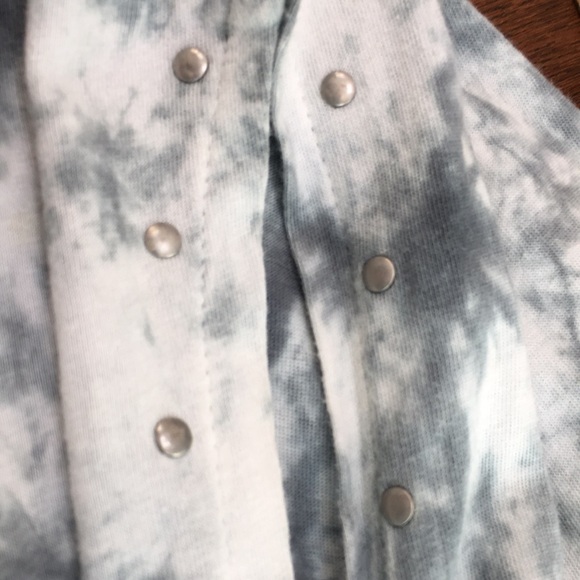 Billabong tyedye top w/open tie back & tiny alum. stud trim around armholes. Lg. - Picture 4 of 9